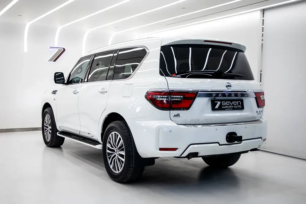 2020 | NISSAN ARMADA |  PLATINUM |GCC | FULL OPTION | | FULL SERVICE | EXCELLENT CONDITION | - Image 5