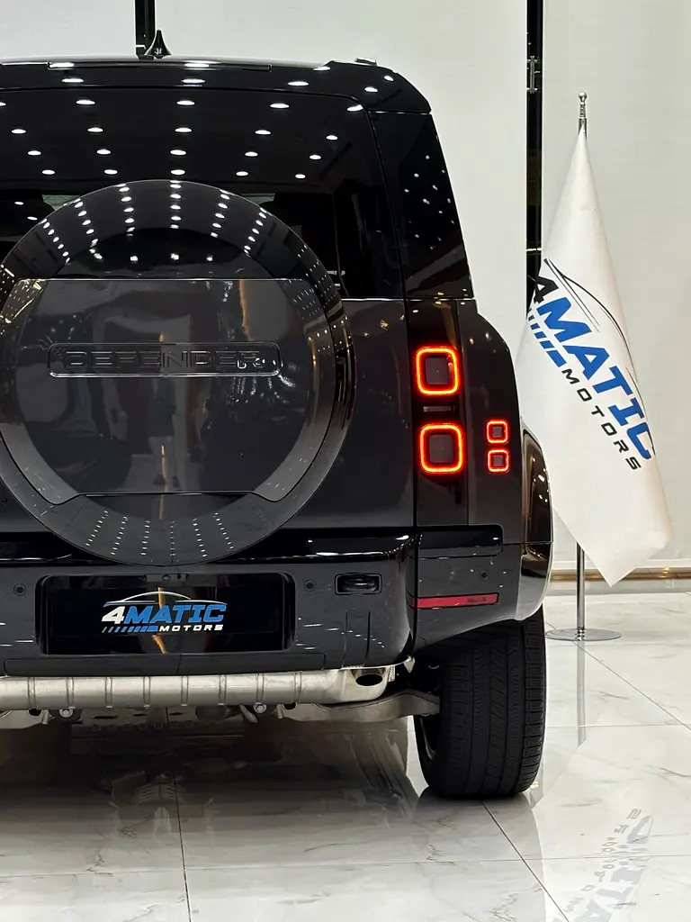 Land Rover Defender P400 X-Dynamic HSE - Image 10