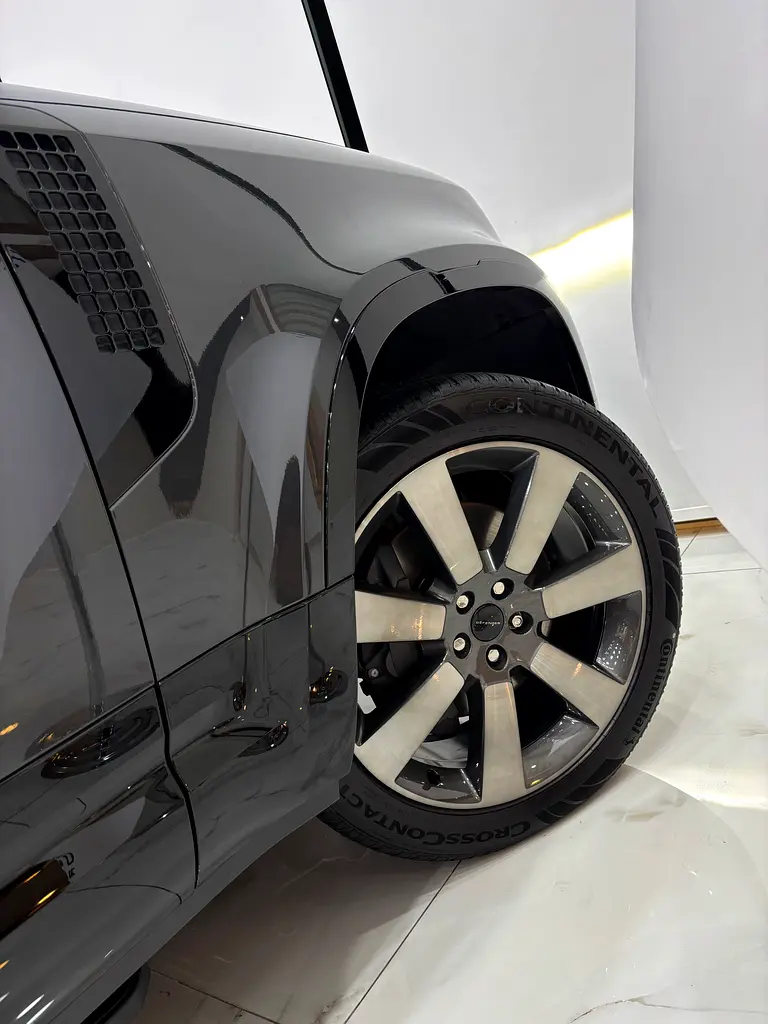 Land Rover Defender P400 X-Dynamic HSE - Image 13