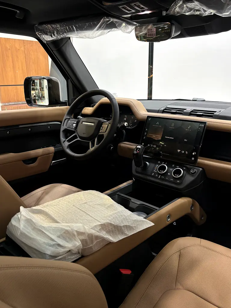 Land Rover Defender P400 X-Dynamic HSE - Image 14