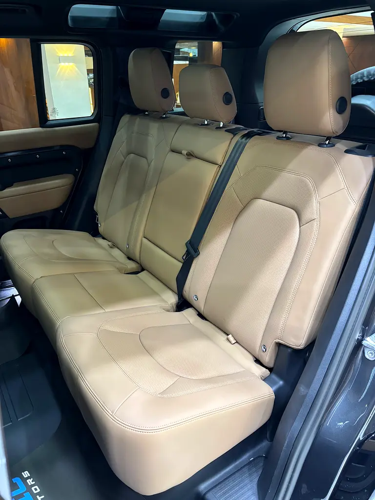 Land Rover Defender P400 X-Dynamic HSE - Image 17