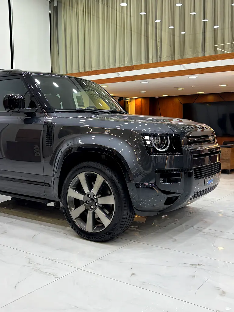 Land Rover Defender P400 X-Dynamic HSE - Image 4