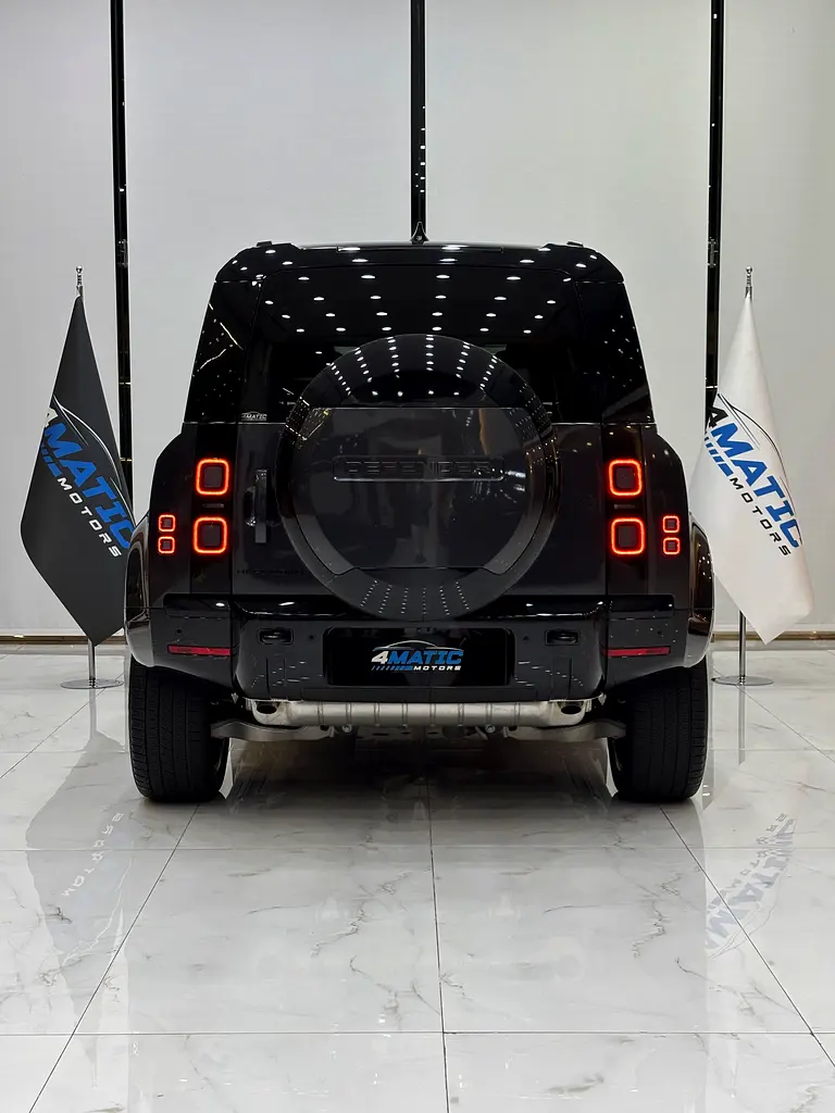 Land Rover Defender P400 X-Dynamic HSE - Image 8