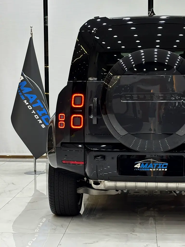 Land Rover Defender P400 X-Dynamic HSE - Image 9