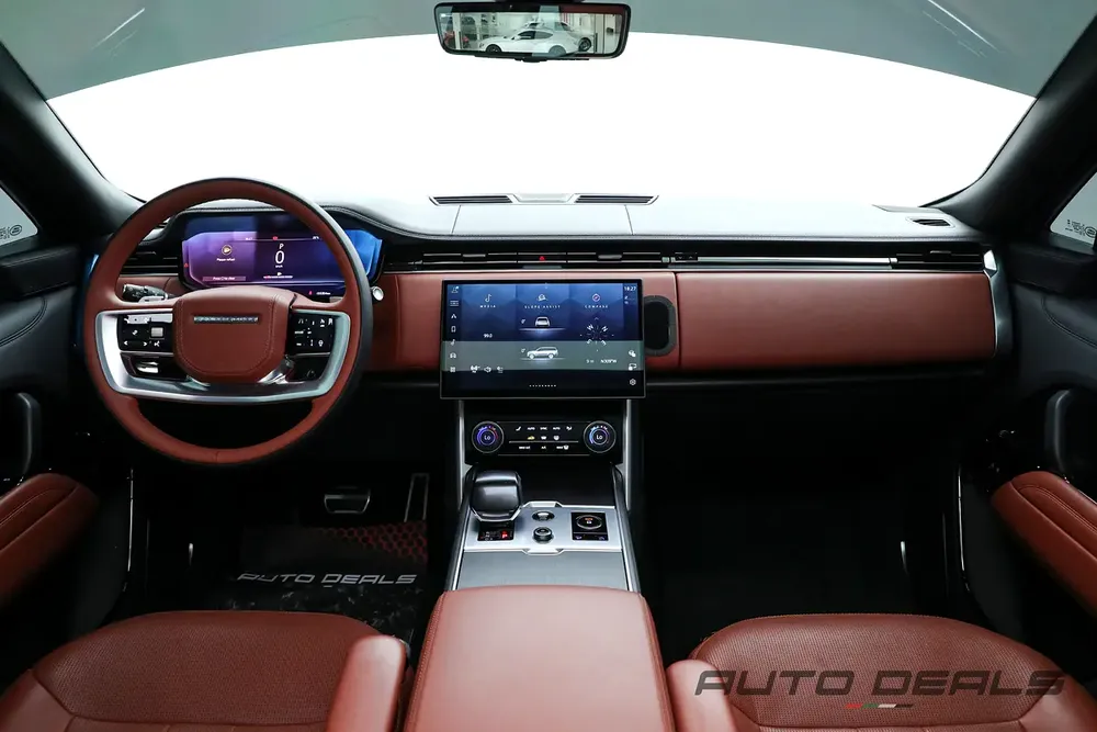 2023 Land Rover Range Rover Vogue SV | GCC Specs | Warranty | Service Contract | Ultimate Luxury - Image 12