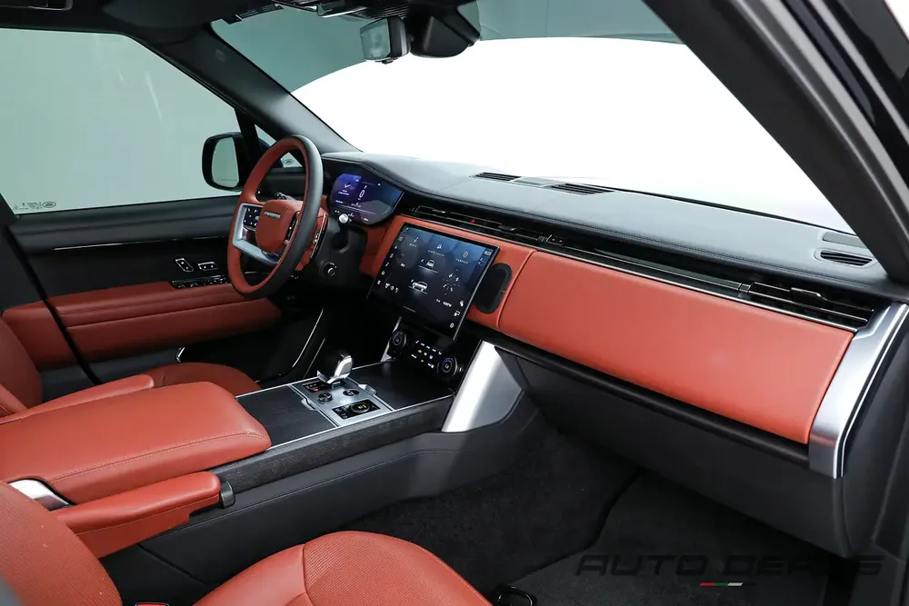 2023 Land Rover Range Rover Vogue SV | GCC Specs | Warranty | Service Contract | Ultimate Luxury - Image 13