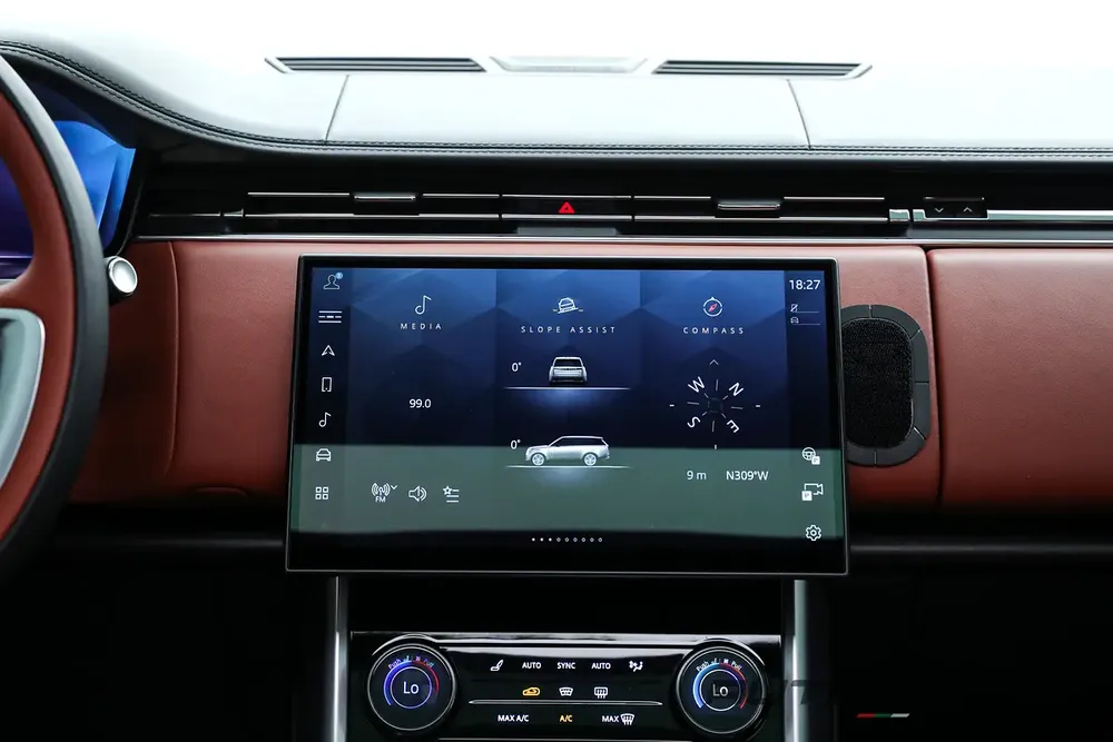 2023 Land Rover Range Rover Vogue SV | GCC Specs | Warranty | Service Contract | Ultimate Luxury - Image 16