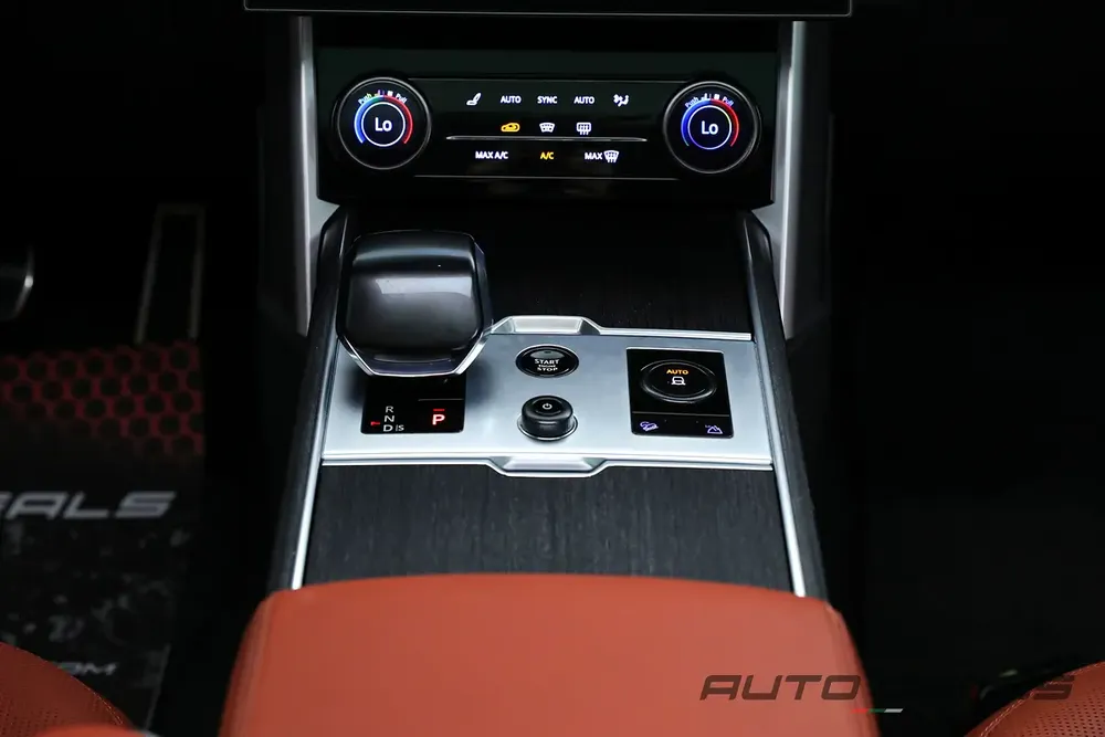 2023 Land Rover Range Rover Vogue SV | GCC Specs | Warranty | Service Contract | Ultimate Luxury - Image 17