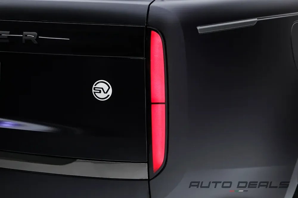 2023 Land Rover Range Rover Vogue SV | GCC Specs | Warranty | Service Contract | Ultimate Luxury - Image 9