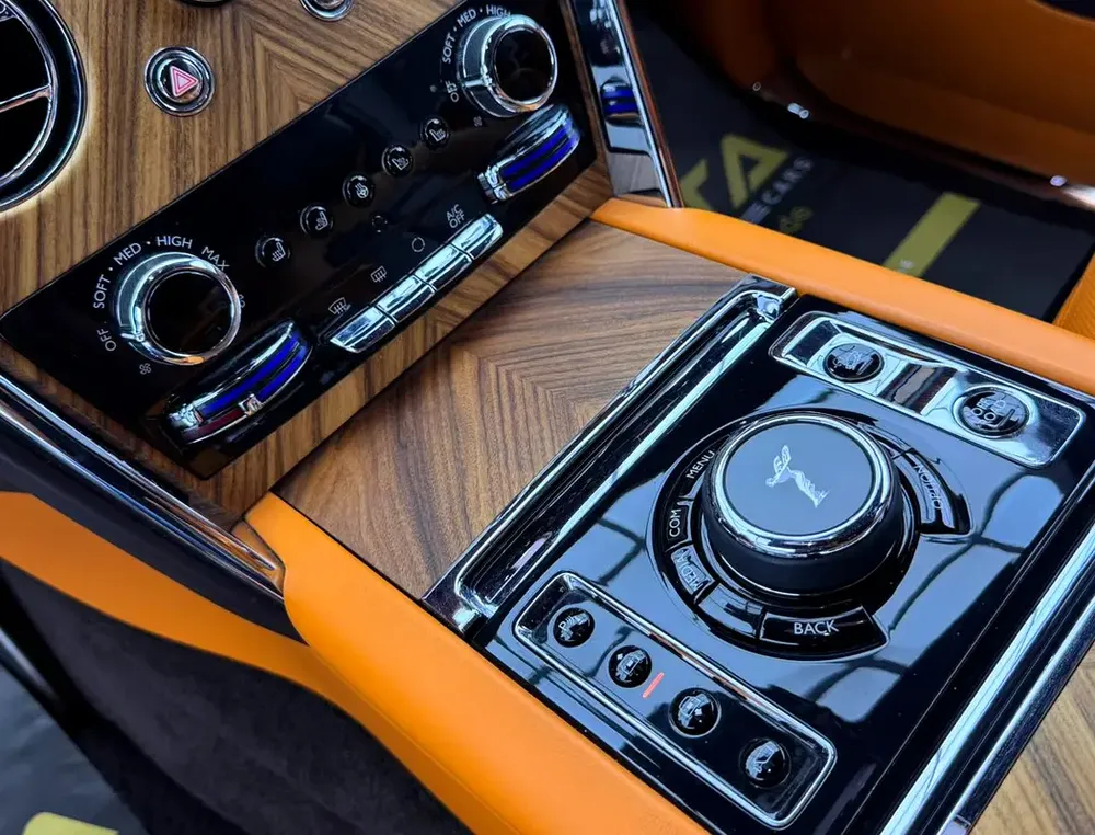 2020 Rolls Royce Cullinan, One Year Warranty Unlimited Km, Full Service History, GCC - Image 10