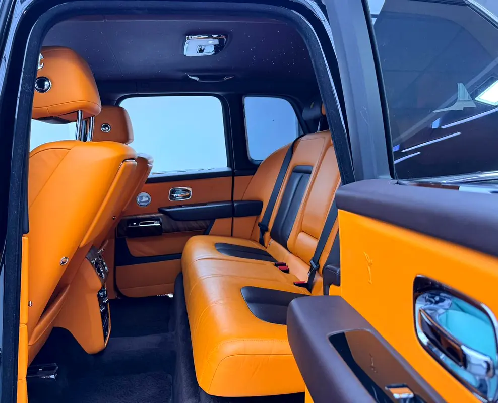 2020 Rolls Royce Cullinan, One Year Warranty Unlimited Km, Full Service History, GCC - Image 13