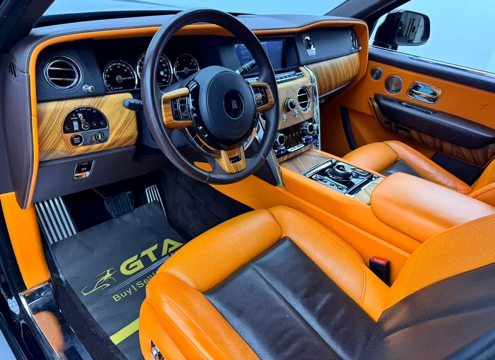 2020 Rolls Royce Cullinan, One Year Warranty Unlimited Km, Full Service History, GCC - Image 14