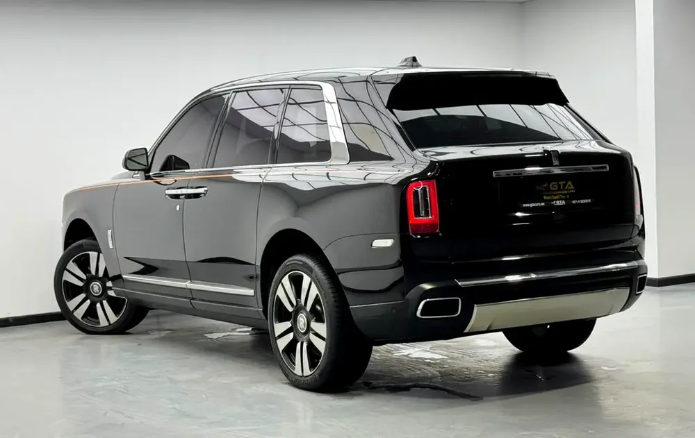 2020 Rolls Royce Cullinan, One Year Warranty Unlimited Km, Full Service History, GCC - Image 4