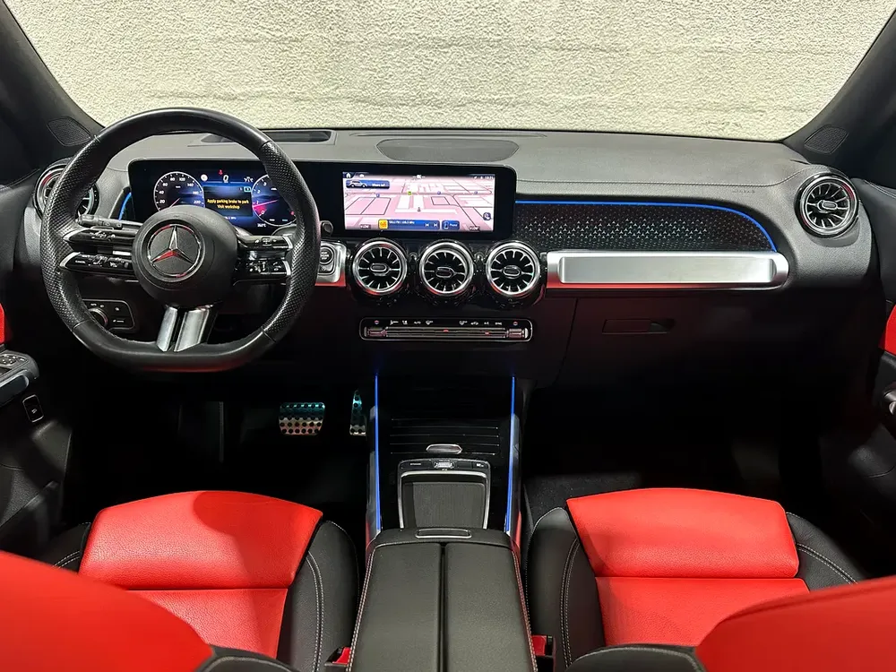 2,460AED/MONTH -- MERCEDES GARGASH WARRANTY & SERVICE 5 YEARS -- GLB250 AMG PREMIUM - Image 8