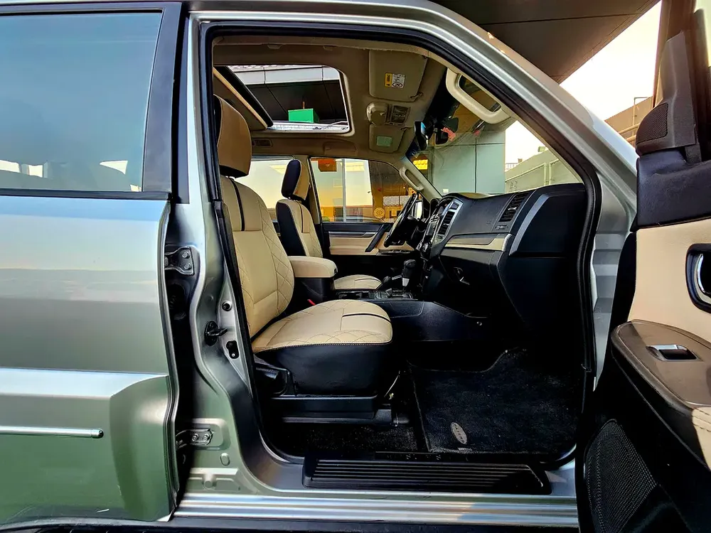 GLS / SUNROOF/ GCC/ 2 KEYS/ LOW MILEAGE / SINGLE OWNER - Image 10