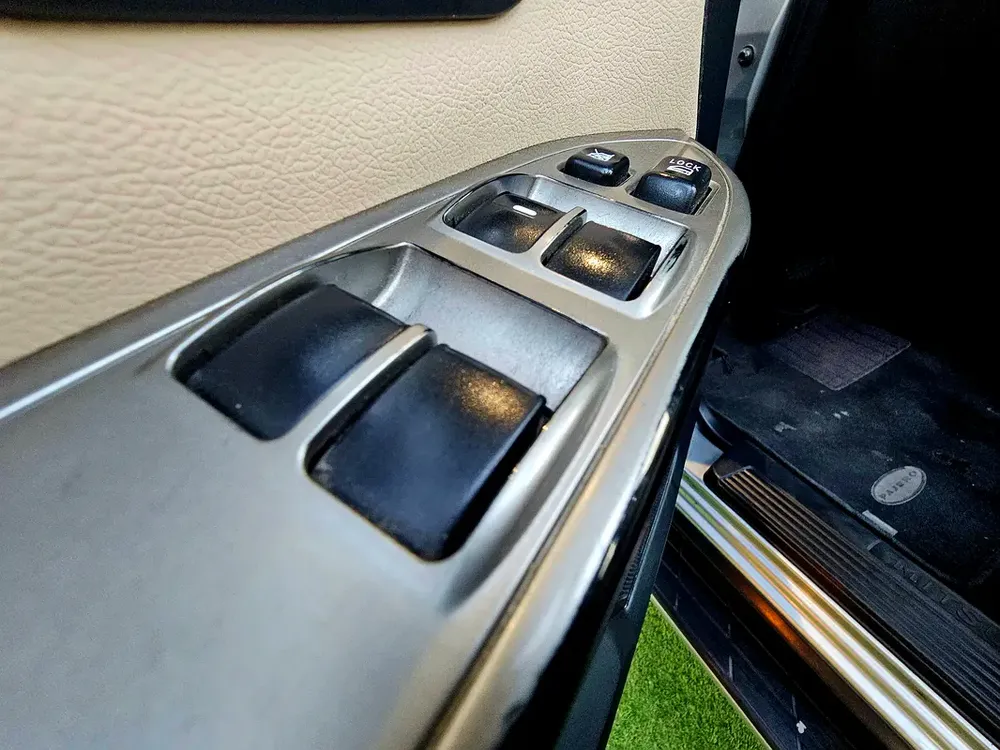 GLS / SUNROOF/ GCC/ 2 KEYS/ LOW MILEAGE / SINGLE OWNER - Image 15