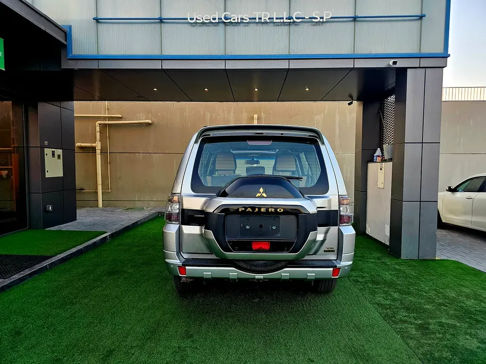 GLS / SUNROOF/ GCC/ 2 KEYS/ LOW MILEAGE / SINGLE OWNER - Image 5