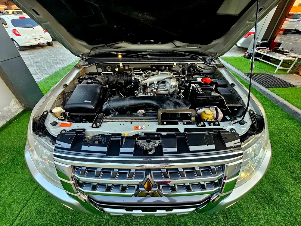 GLS / SUNROOF/ GCC/ 2 KEYS/ LOW MILEAGE / SINGLE OWNER - Image 6