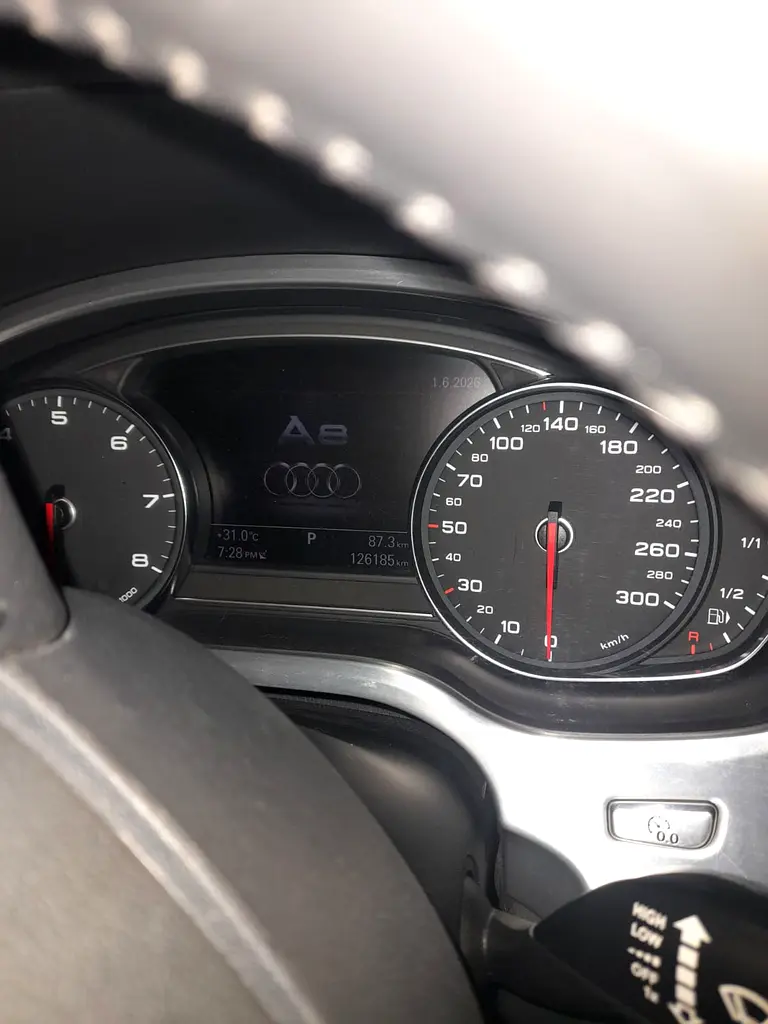 Audi A8 L   4.0 TFSI V6 - Image 9