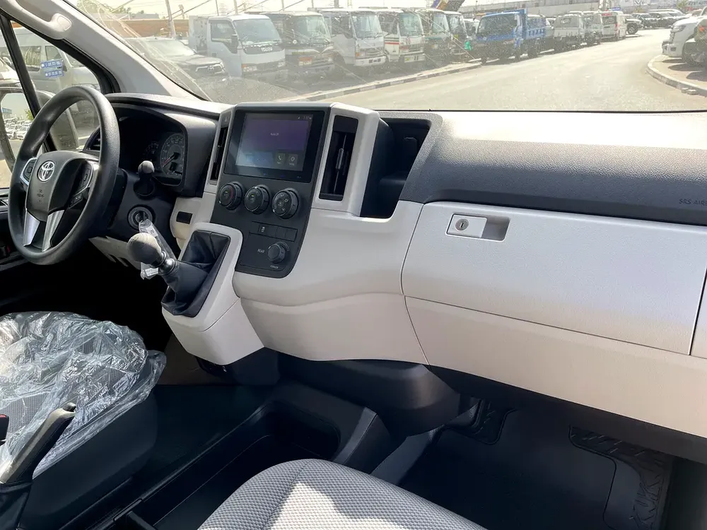 TOYOTA HIACE 2026 0KM 3.5 13 SEATS AL FUTTAIM - Image 10
