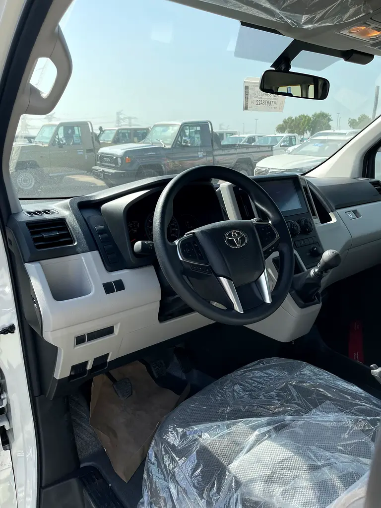 TOYOTA HIACE 2026 0KM 3.5 13 SEATS AL FUTTAIM - Image 8