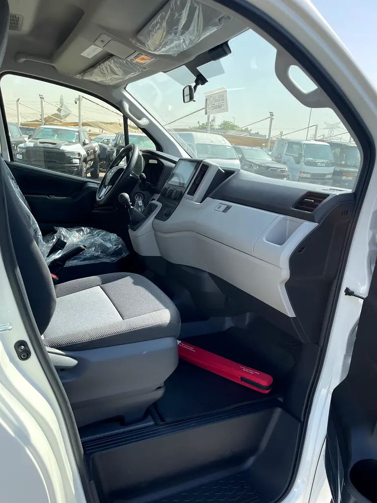 TOYOTA HIACE 2026 0KM 3.5 13 SEATS AL FUTTAIM - Image 9