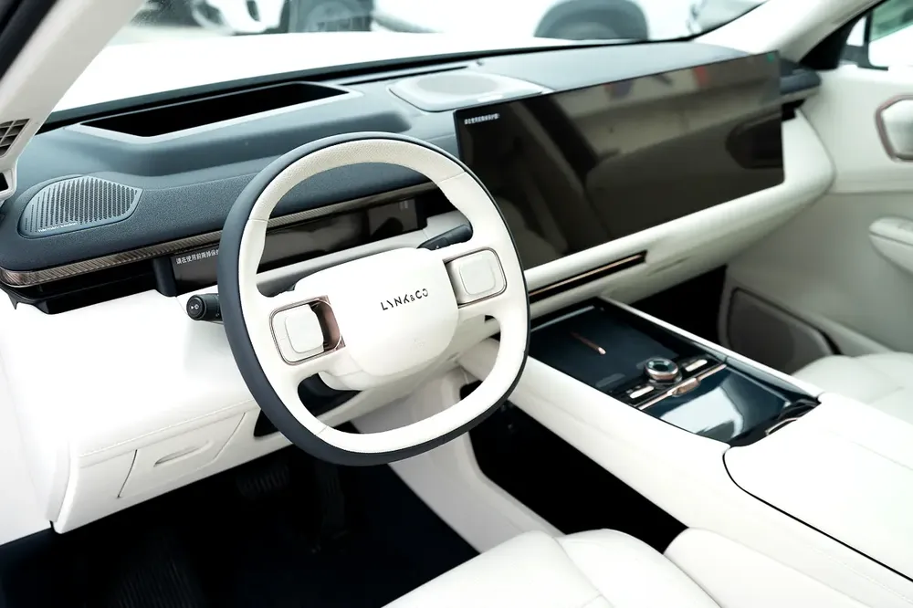 Lynk & Co 900 Ultra 2.0 - Image 6