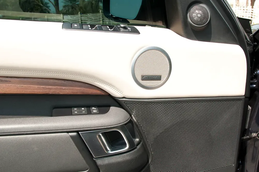 Land Rover Discovery HSE Si6 | 2019 | 7-seater luxury SUV - Image 17