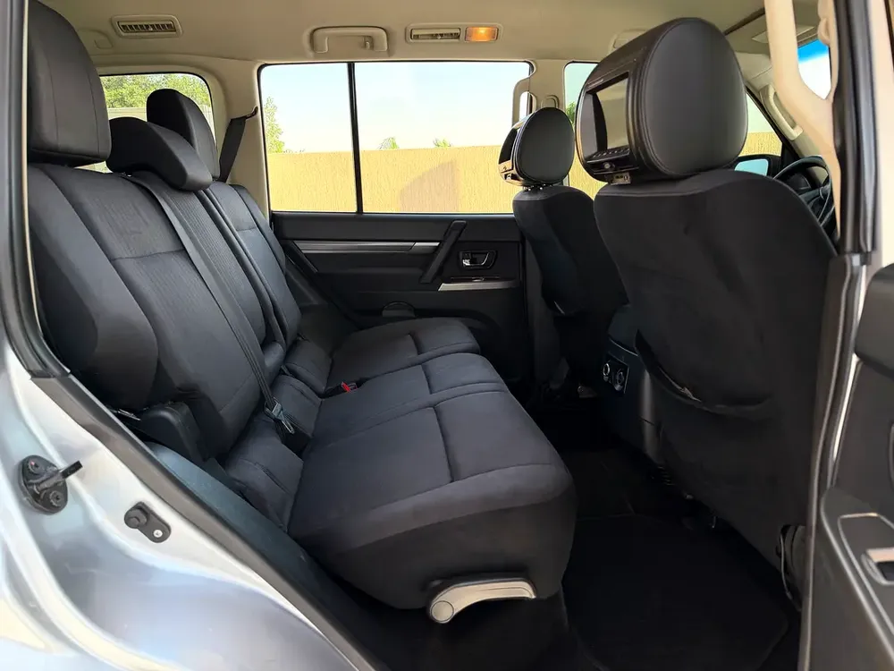 GCC MITSUBISHI PAJERO 3.5 GLS - Image 10