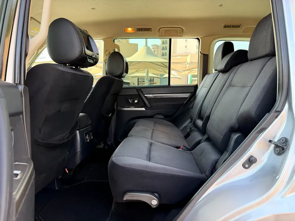 GCC MITSUBISHI PAJERO 3.5 GLS - Image 11