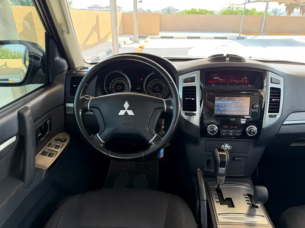GCC MITSUBISHI PAJERO 3.5 GLS - Image 14