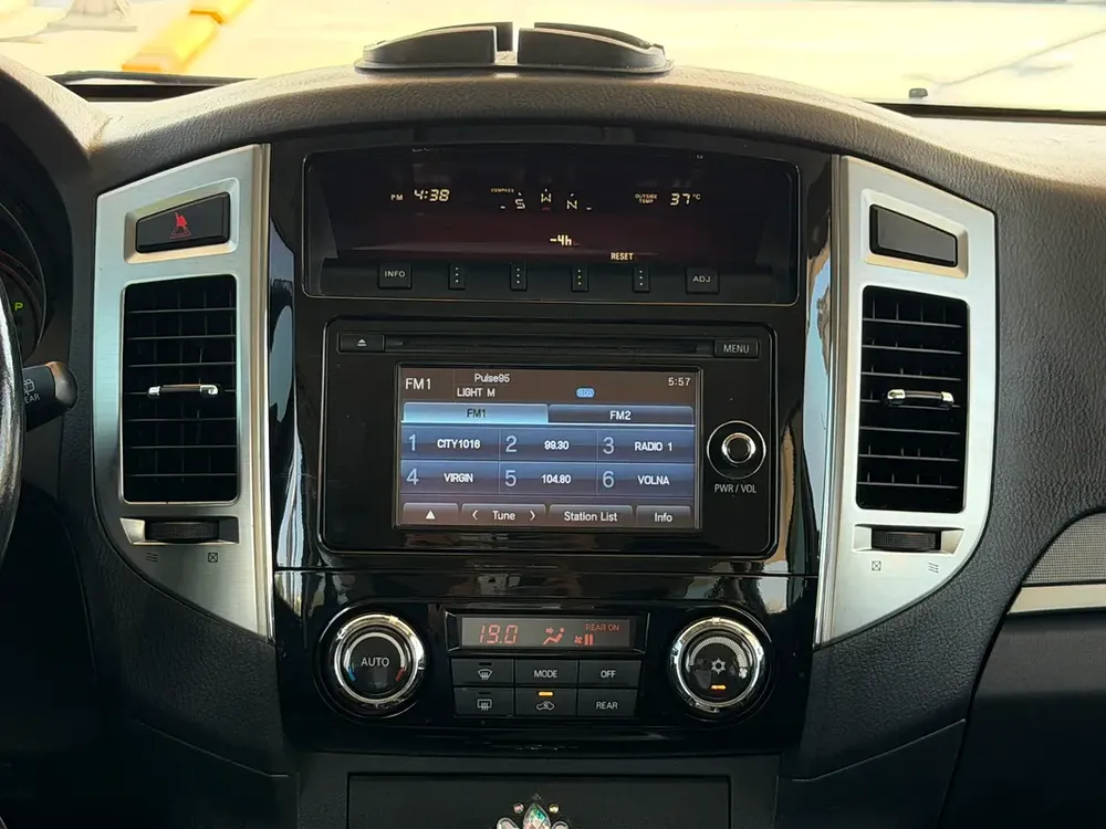 GCC MITSUBISHI PAJERO 3.5 GLS - Image 16