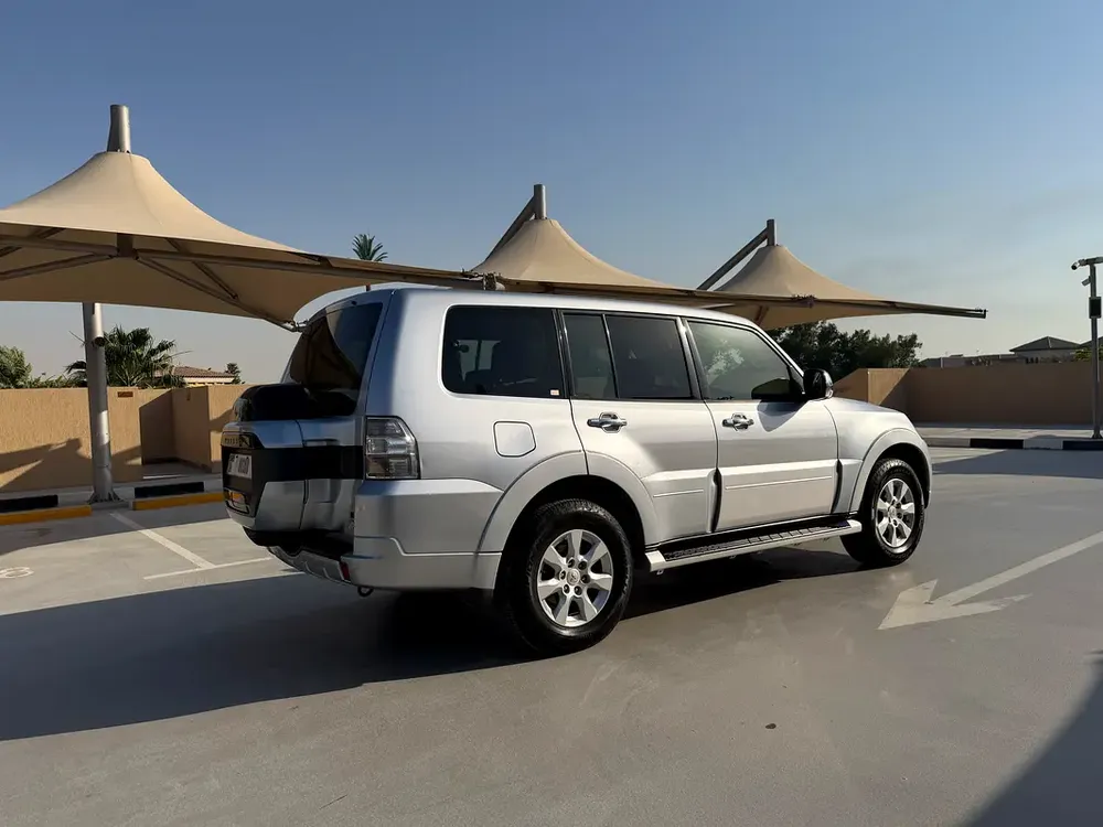 GCC MITSUBISHI PAJERO 3.5 GLS - Image 4