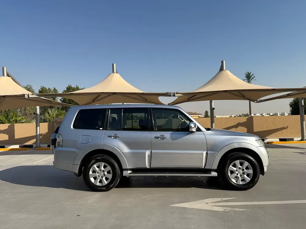 GCC MITSUBISHI PAJERO 3.5 GLS - Image 5