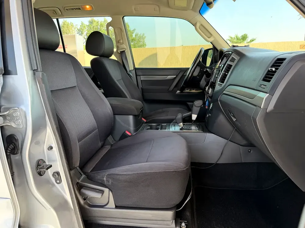 GCC MITSUBISHI PAJERO 3.5 GLS - Image 9