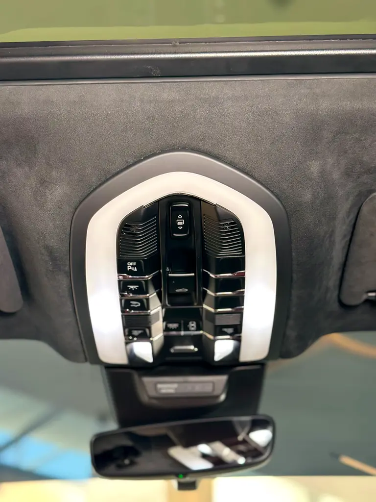 2019 Porsche Macan | GCC Specs | Low Mileage | Pristine Condition - Image 12