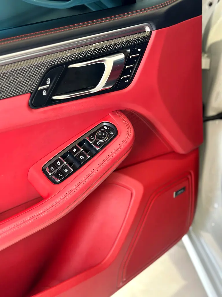 2019 Porsche Macan | GCC Specs | Low Mileage | Pristine Condition - Image 14