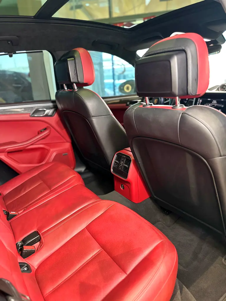 2019 Porsche Macan | GCC Specs | Low Mileage | Pristine Condition - Image 16