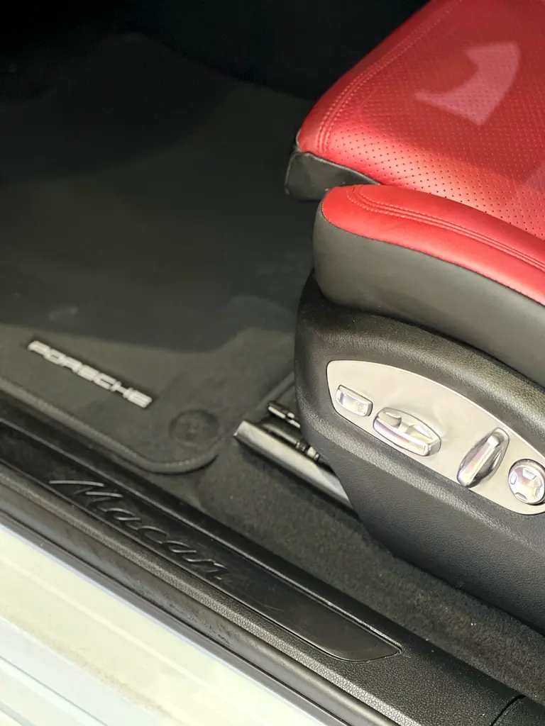 2019 Porsche Macan | GCC Specs | Low Mileage | Pristine Condition - Image 17