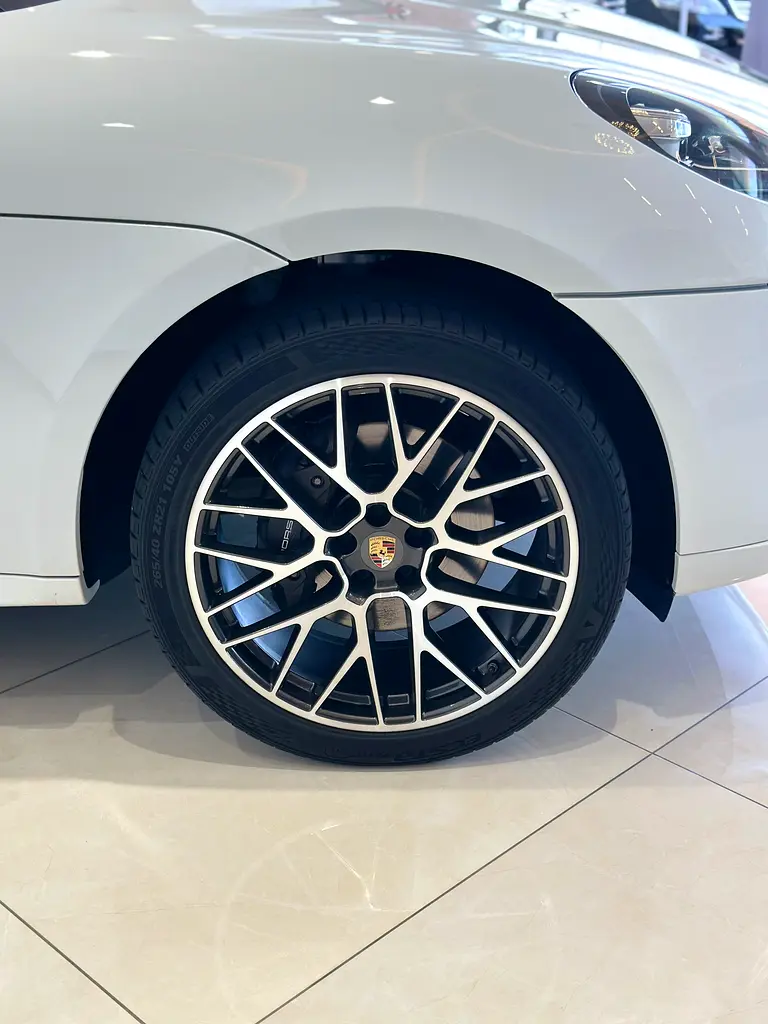 2019 Porsche Macan | GCC Specs | Low Mileage | Pristine Condition - Image 5