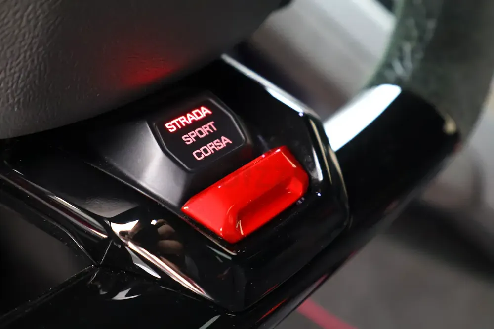 Lamborghini Huracan Evo Spyder | Fully Loaded | Distress Sale - Image 13