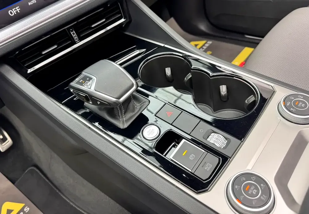 2023 Volkswagen Touareg R-Line, 2026 Volkswagen Warranty, 2028 VW Service Pack, GCC - Image 10
