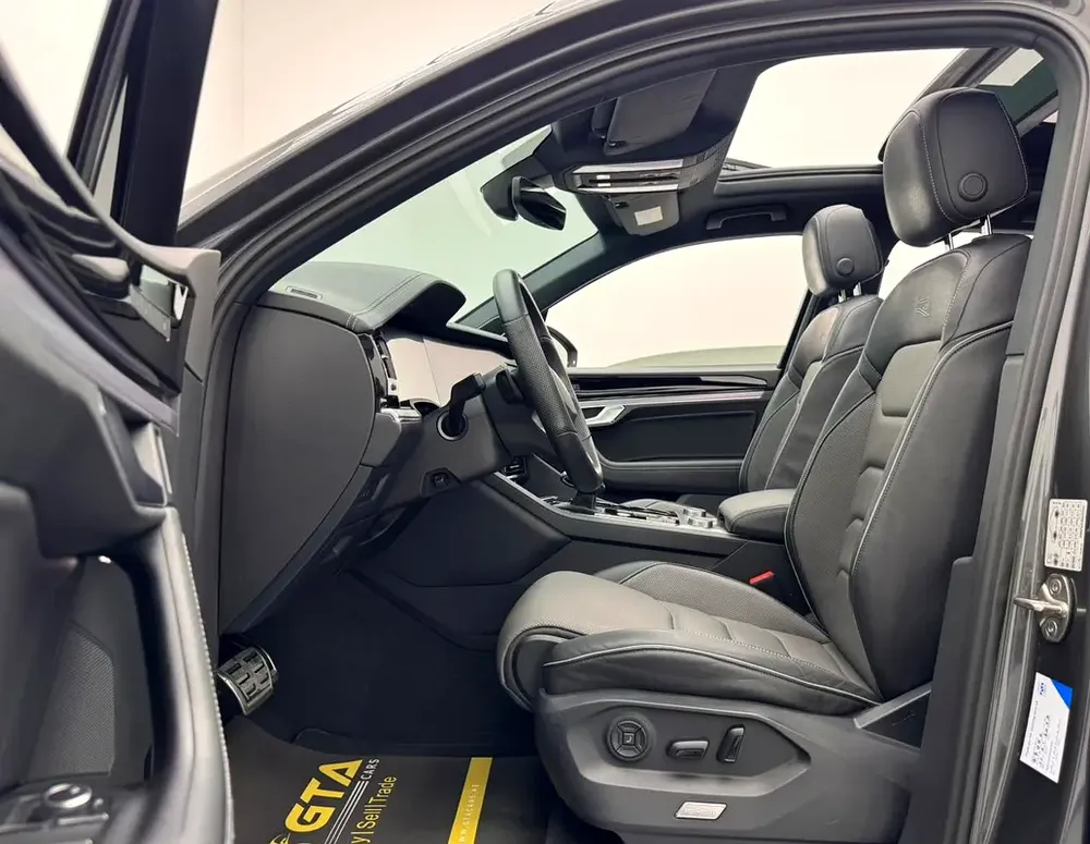 2023 Volkswagen Touareg R-Line, 2026 Volkswagen Warranty, 2028 VW Service Pack, GCC - Image 12
