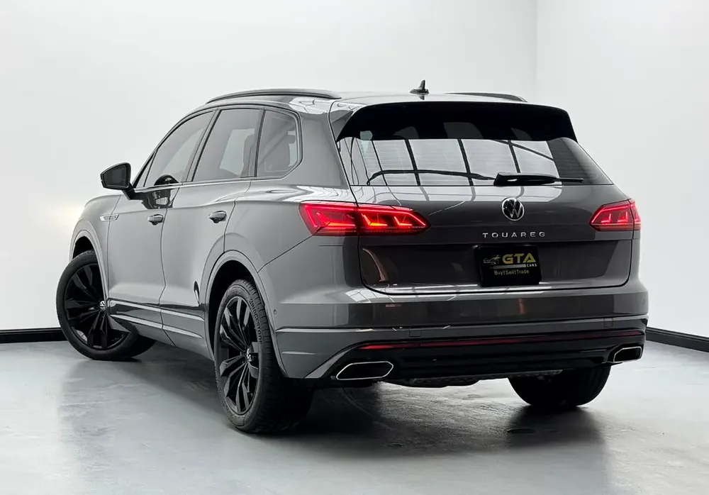 2023 Volkswagen Touareg R-Line, 2026 Volkswagen Warranty, 2028 VW Service Pack, GCC - Image 4