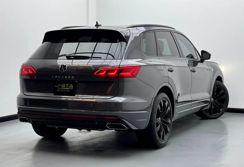 2023 Volkswagen Touareg R-Line, 2026 Volkswagen Warranty, 2028 VW Service Pack, GCC - Image 6