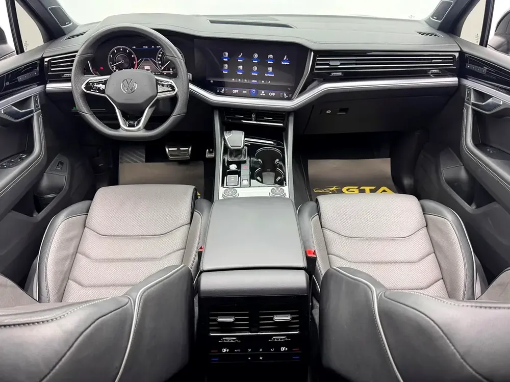 2023 Volkswagen Touareg R-Line, 2026 Volkswagen Warranty, 2028 VW Service Pack, GCC - Image 7