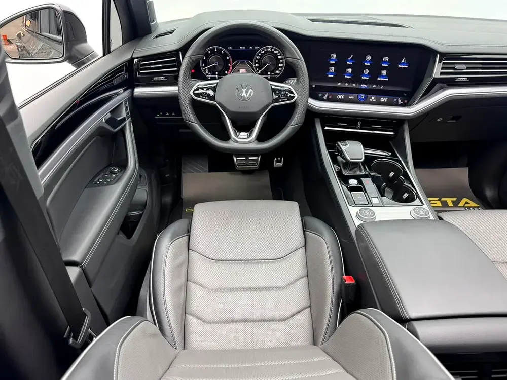 2023 Volkswagen Touareg R-Line, 2026 Volkswagen Warranty, 2028 VW Service Pack, GCC - Image 8