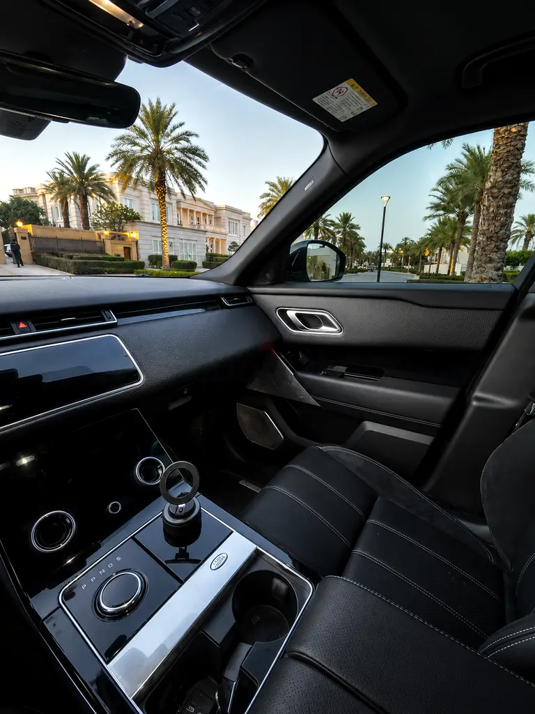 2019 Land Rover Range Rover Velar R-Dynamic SE - Premium Luxury SUV - Image 11