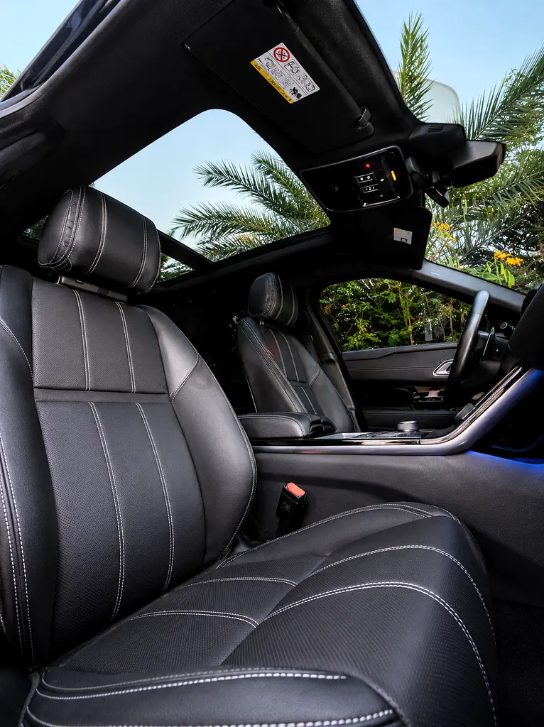 2019 Land Rover Range Rover Velar R-Dynamic SE - Premium Luxury SUV - Image 4