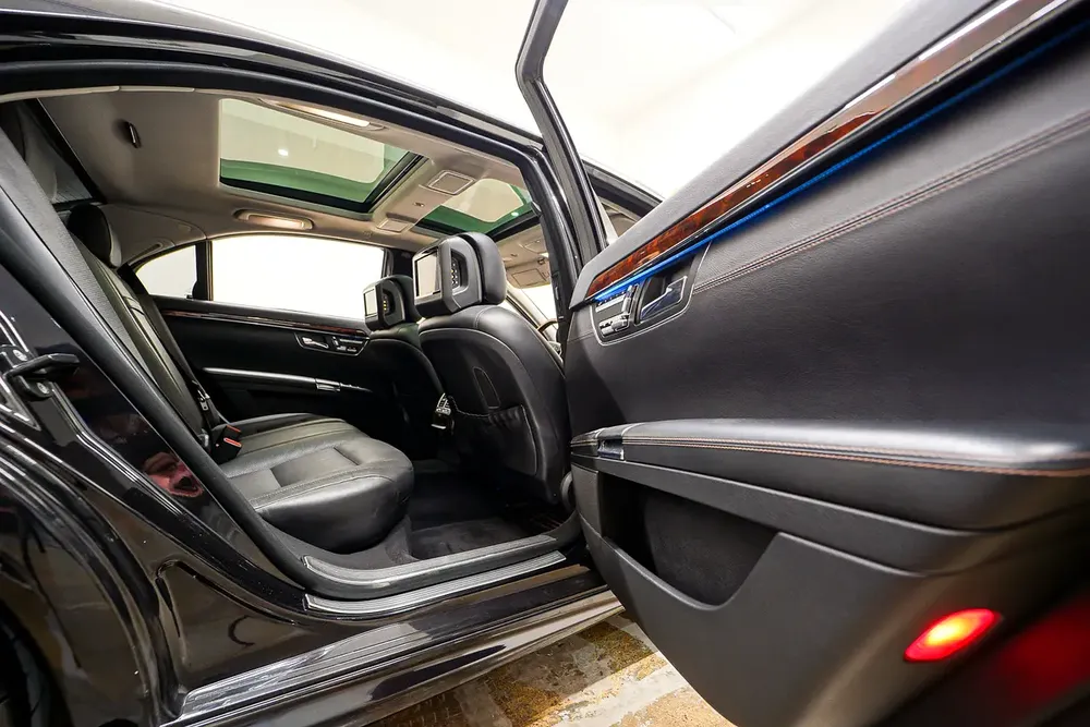 AED 1384 | MERCEDES S500 AMG 2012 | PRISTINE CONDITION | LOW KMS | HI SPECS | 1 YEAR WARRANTY - Image 19